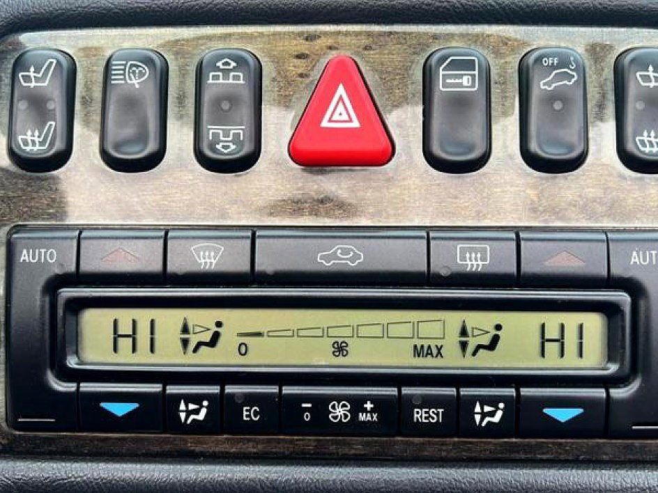 Used 2000 Mercedes-Benz CLK 430 Cabriolet image 16