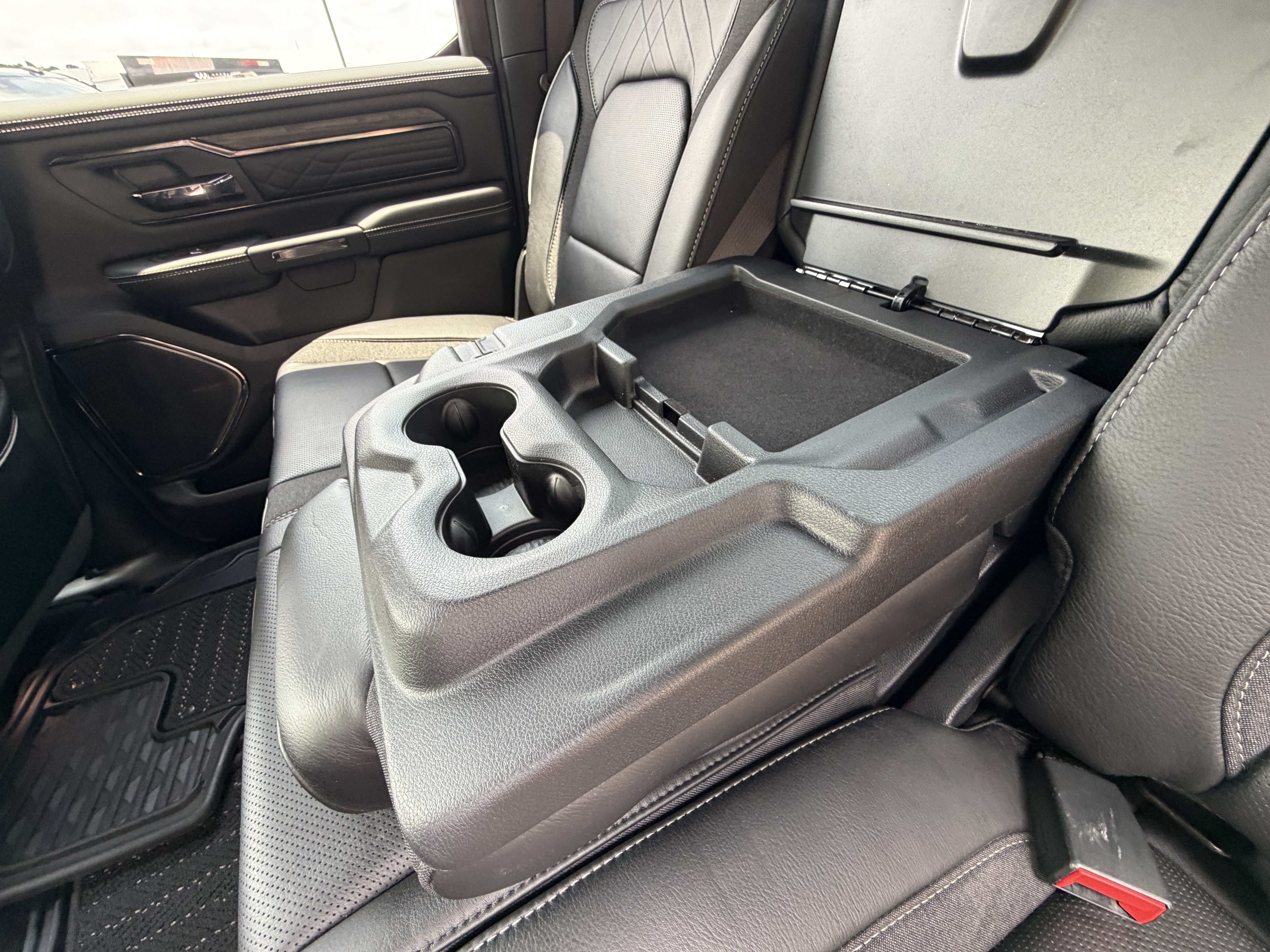 Used 2025 RAM 1500 Limited w/ Off Road Group AWD/4WD image 19