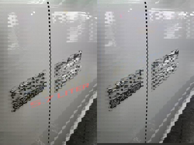 Used 2016 RAM 1500 Classic SLT w/ SLT Plus D￩cor Group image 25