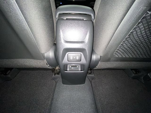 Used 2024 Hyundai Venue SEL FWD image 28