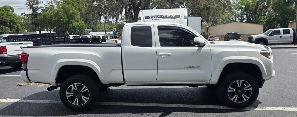 Used 2016 Toyota Tacoma TRD Sport w/ Towing Package AWD/4WD image 9