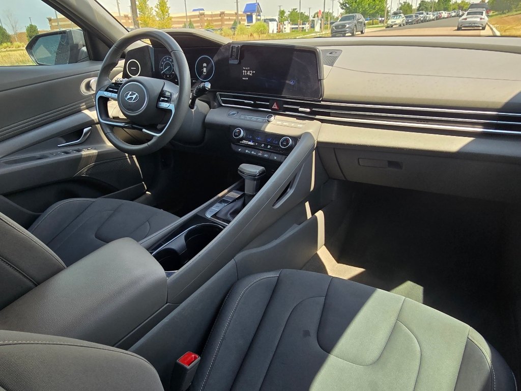 Used 2023 Hyundai Elantra SEL w/ Convenience Package FWD image 26