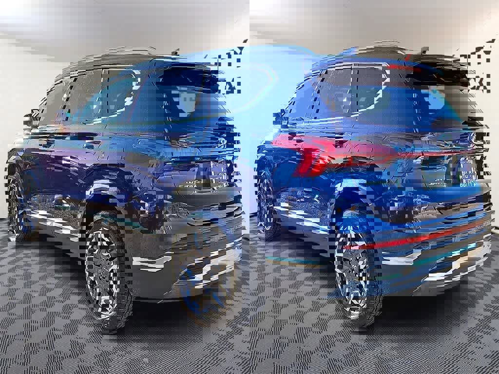 Used 2023 Hyundai Santa Fe Limited image 4