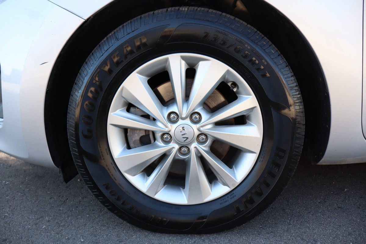 Used 2015 Kia Sedona LX w/ LX Convenience Package image 41