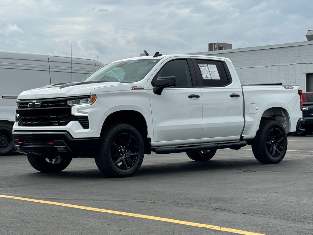 Used 2024 Chevrolet Silverado 1500 LT Trail Boss w/ Convenience Package II image 3