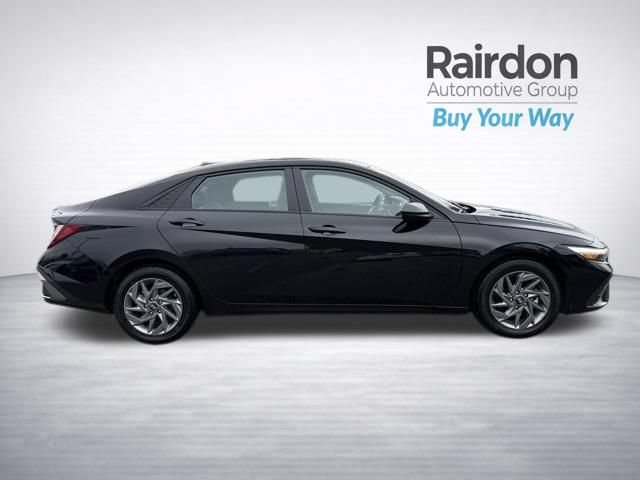 Used 2024 Hyundai Elantra SEL FWD image 8
