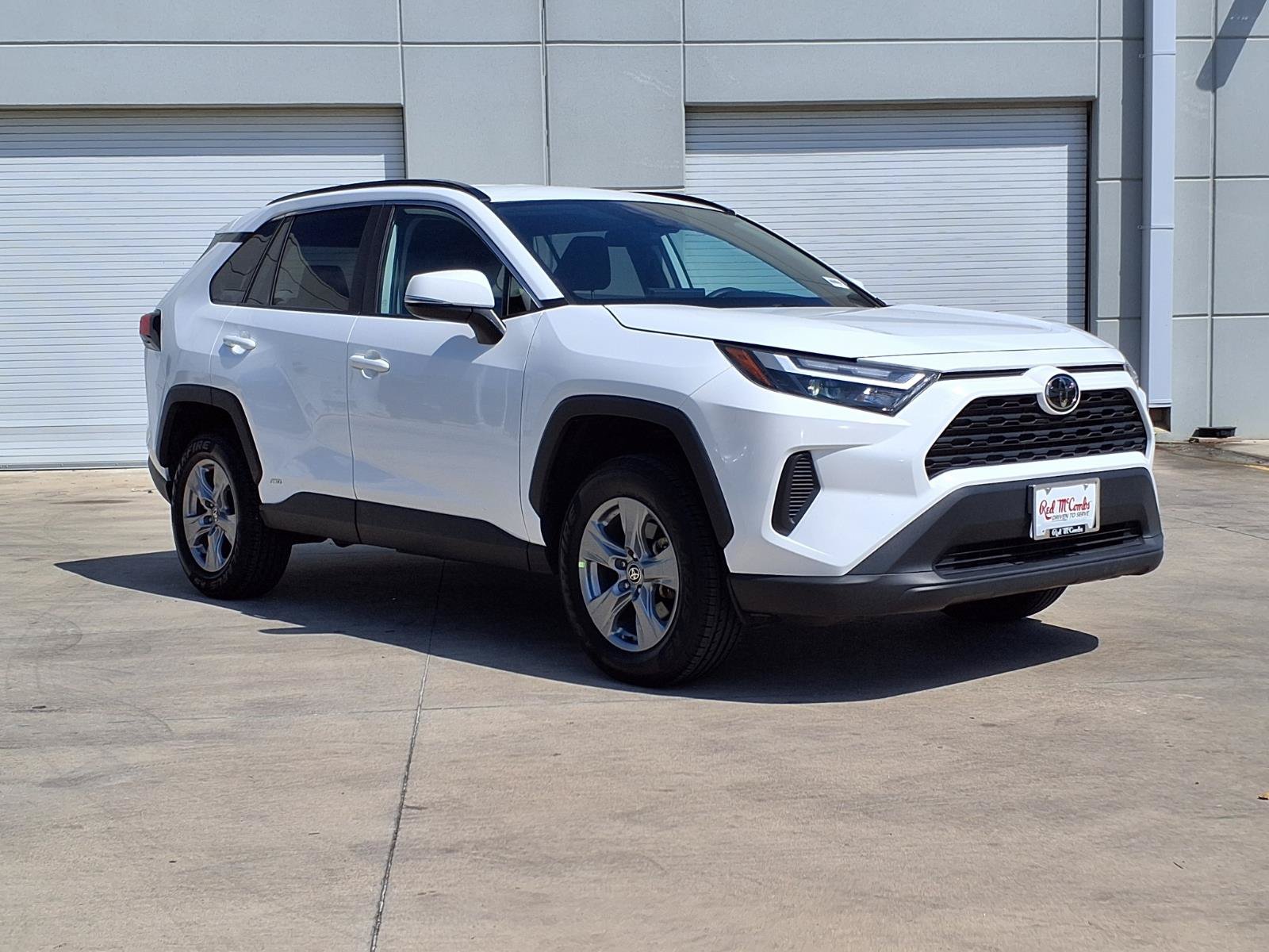 Used 2025 Toyota RAV4 XLE AWD/4WD image 3