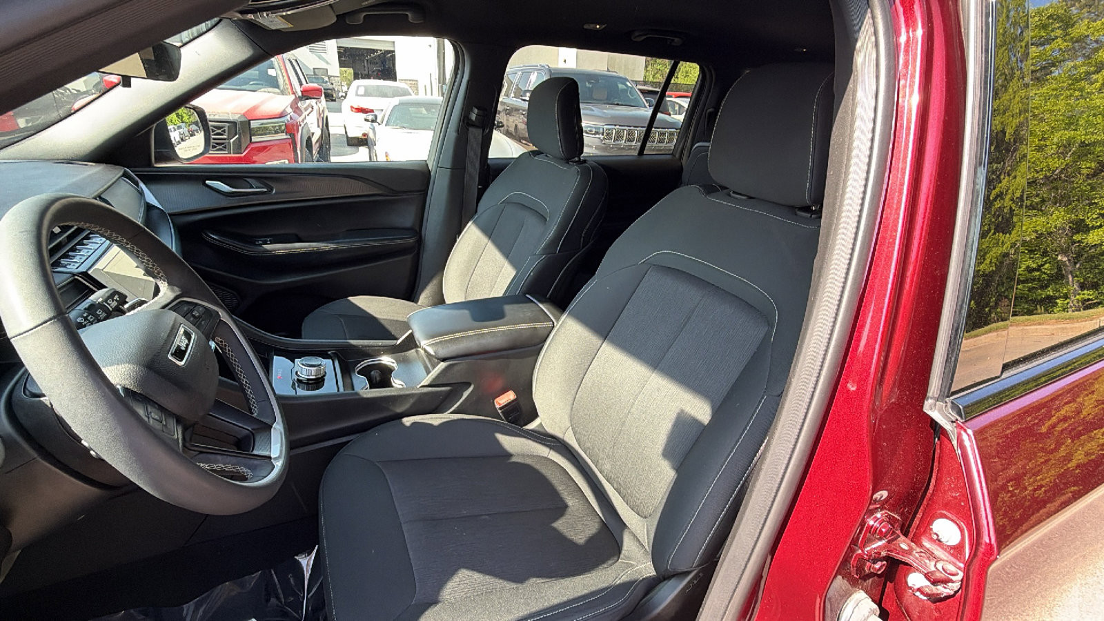 Used 2025 Jeep Grand Cherokee L Laredo w/ Luxury Tech Group I RWD image 17