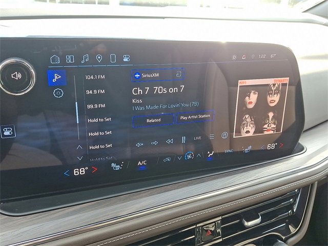 Used 2025 Chevrolet Suburban LT image 17