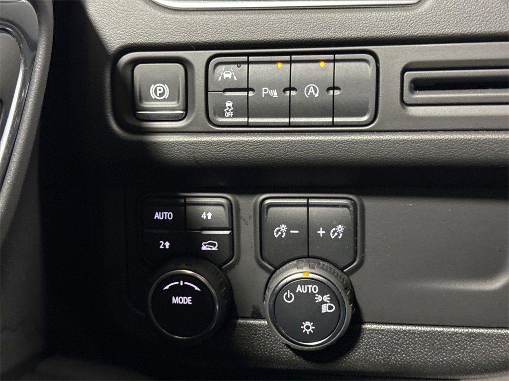 Used 2024 Chevrolet Suburban LT image 18