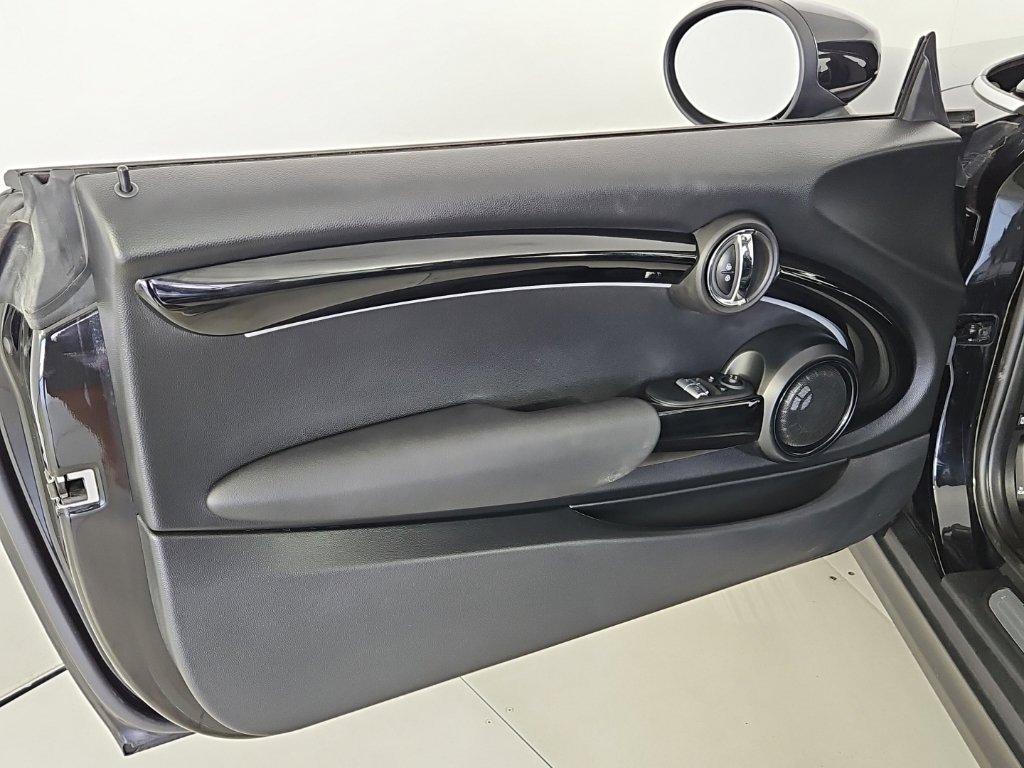 Used 2024 MINI Cooper SE FWD image 11