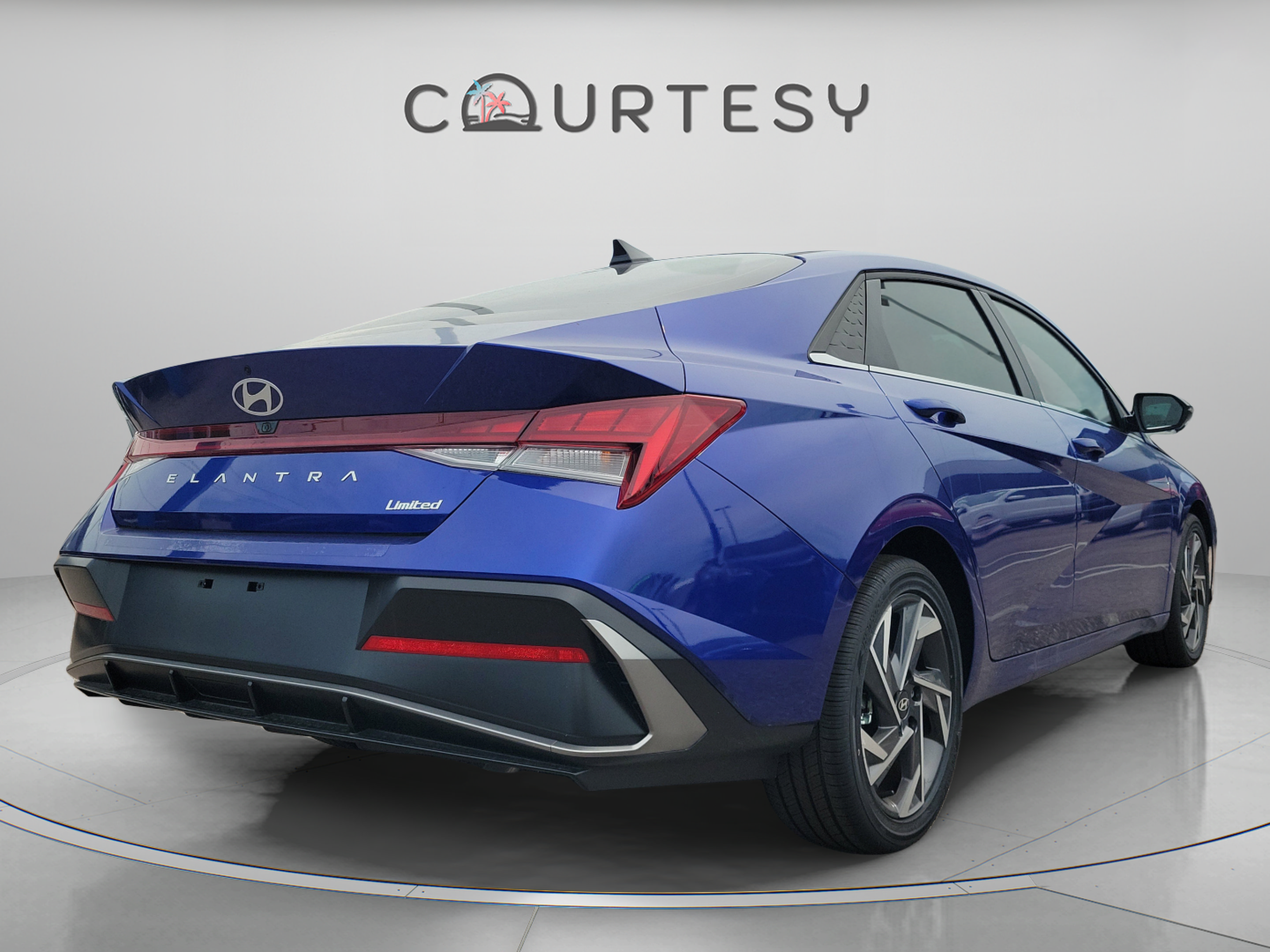 Certified 2025 Hyundai Elantra Limited FWD image 4