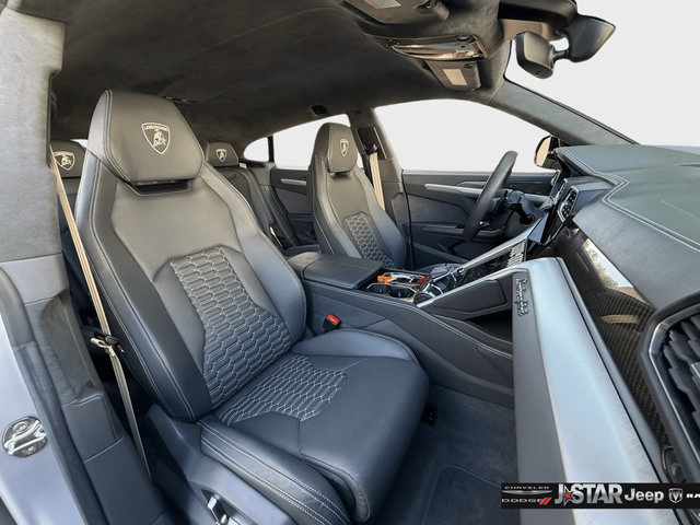Used 2022 Lamborghini Urus AWD/4WD image 12