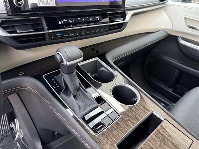 New 2026 Toyota Sienna Platinum image 18