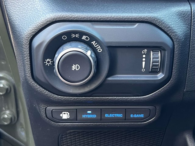 Used 2023 Jeep Wrangler Unlimited Sahara w/ Cold Weather Group AWD/4WD image 18