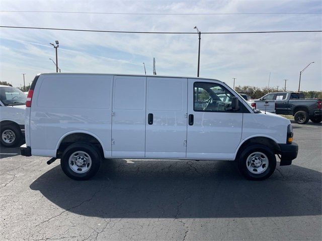 Used 2024 Chevrolet Express 2500 image 5