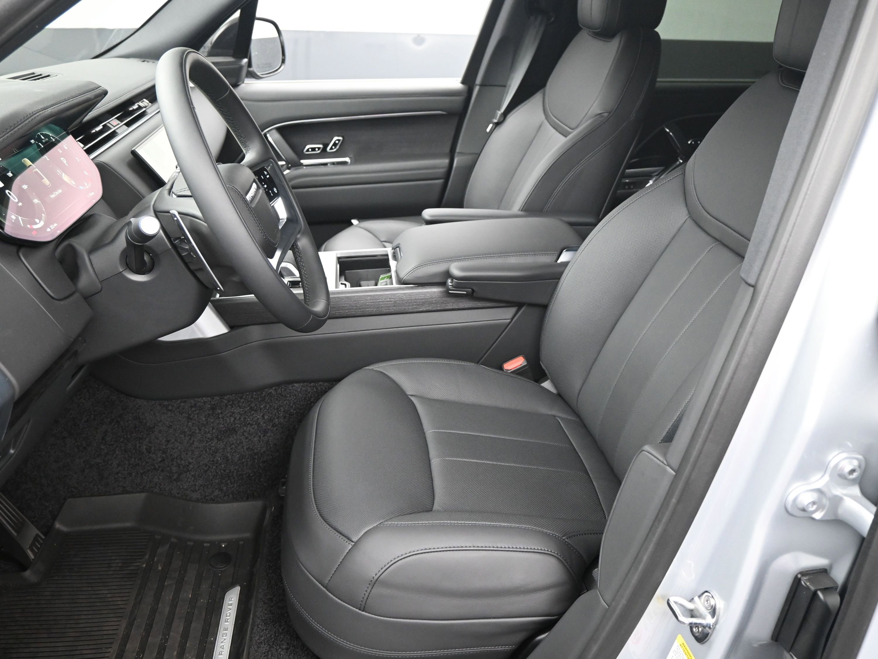 New 2025 Land Rover Range Rover Long Wheelbase SE image 5