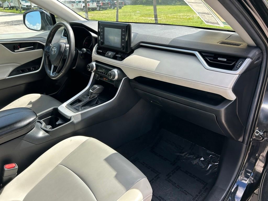 Used 2019 Toyota RAV4 XLE Premium FWD image 42