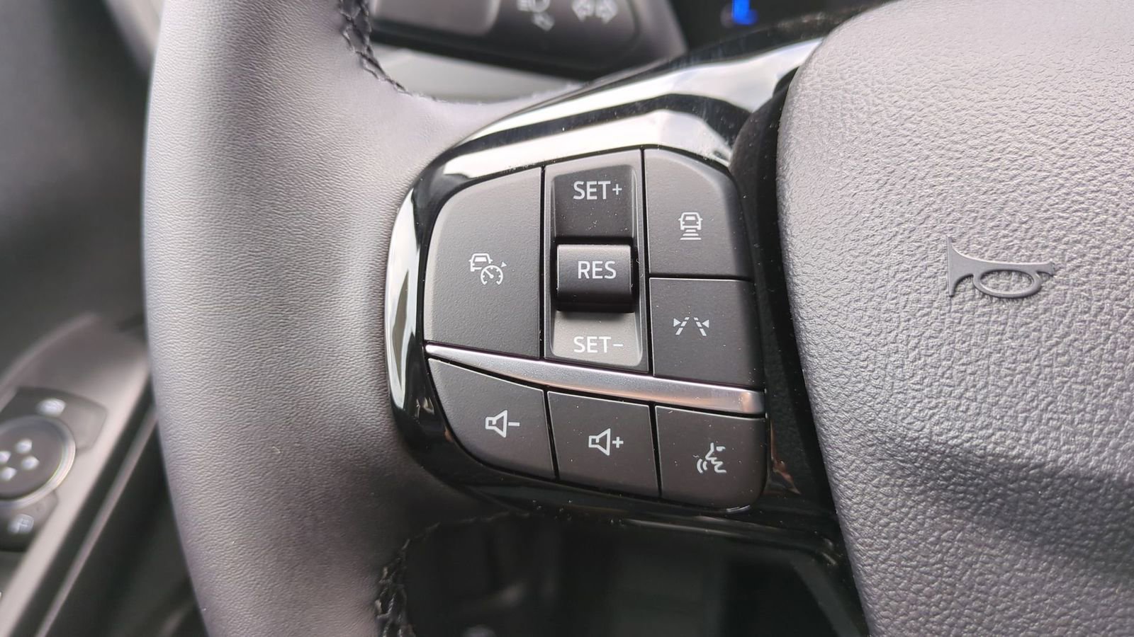 New 2025 Ford Escape SE FWD image 20