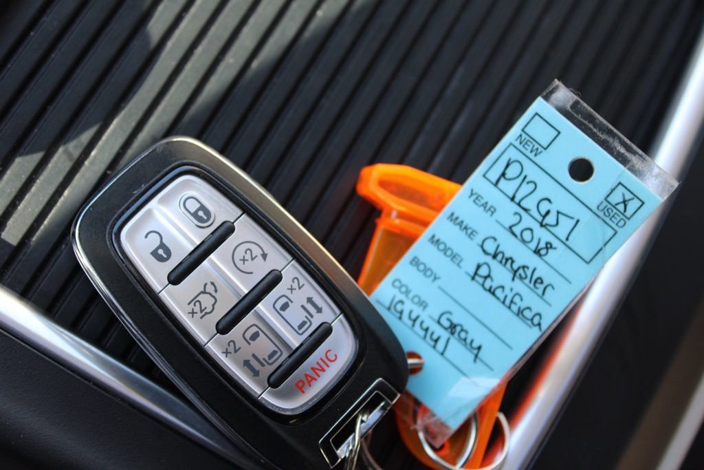 Used 2018 Chrysler Pacifica Touring-L Plus w/ Tire & Wheel Group image 37