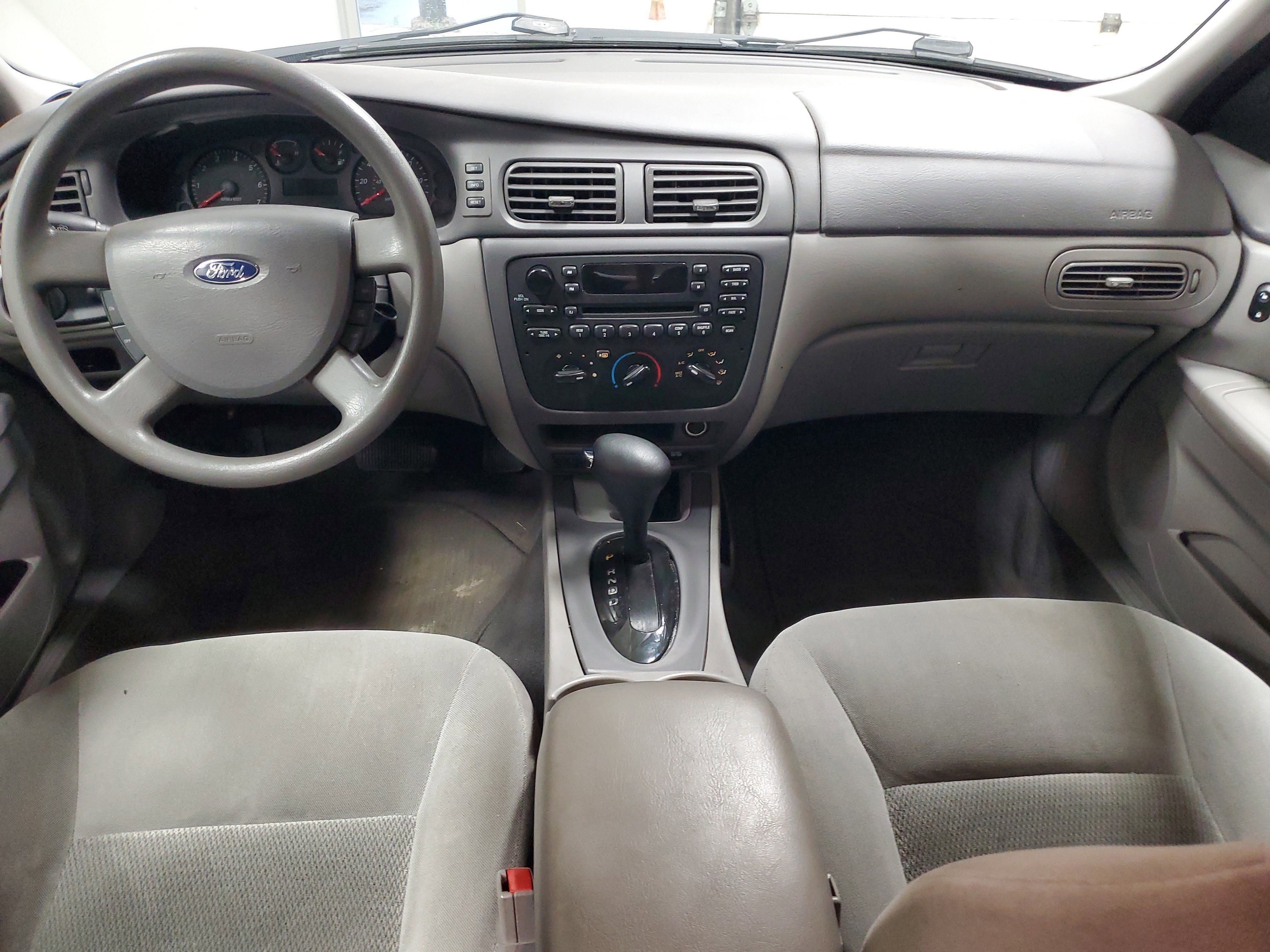 Used 2005 Ford Taurus SE FWD image 12