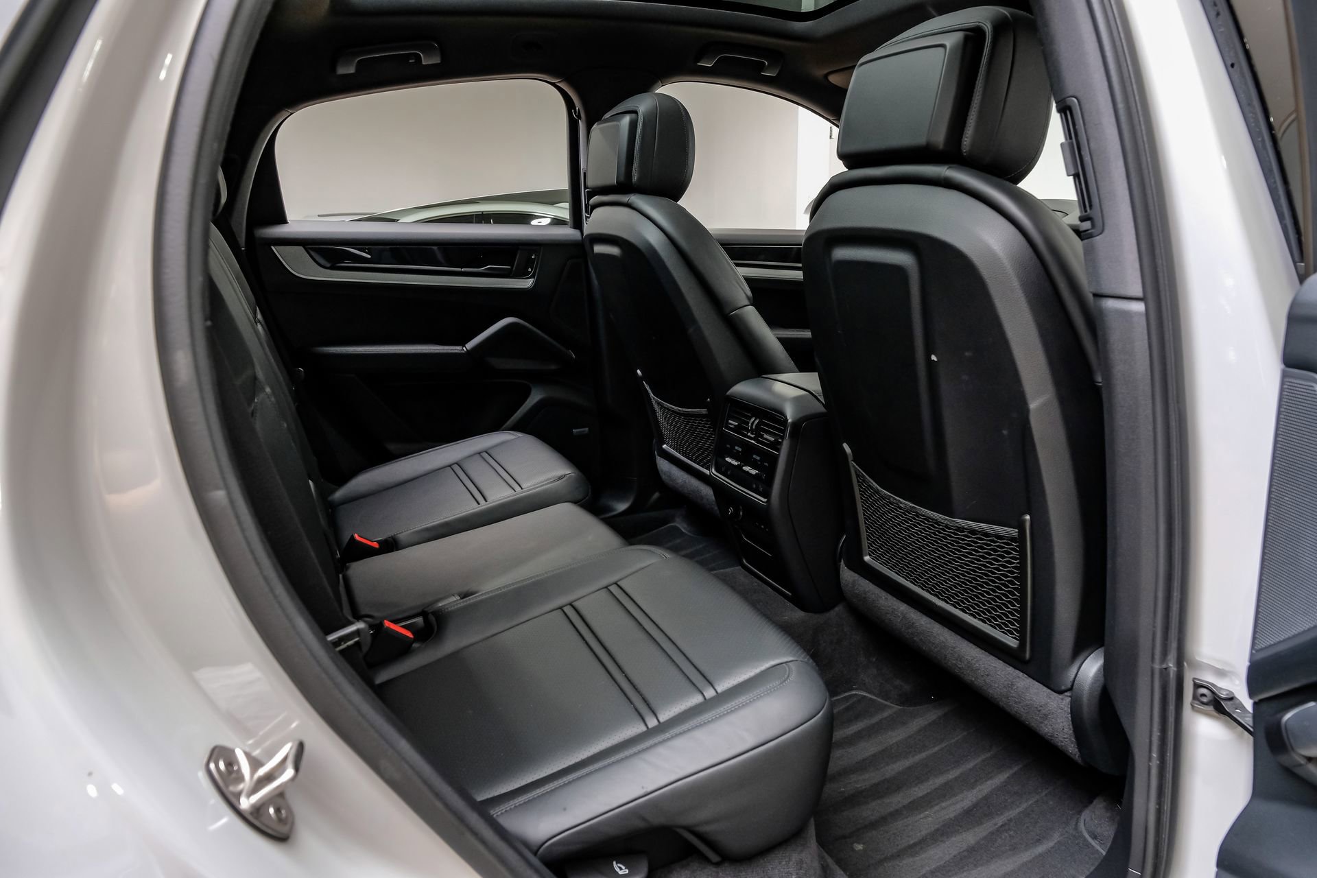 Used 2024 Porsche Cayenne Coupe image 39