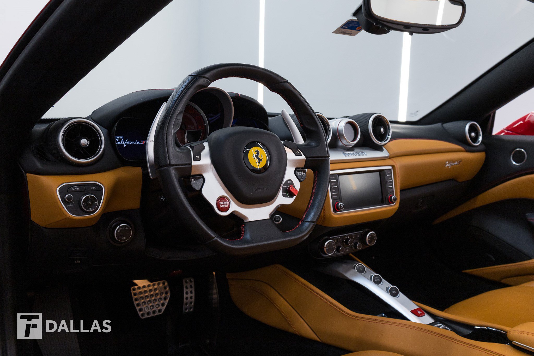Used 2016 Ferrari California T RWD image 4