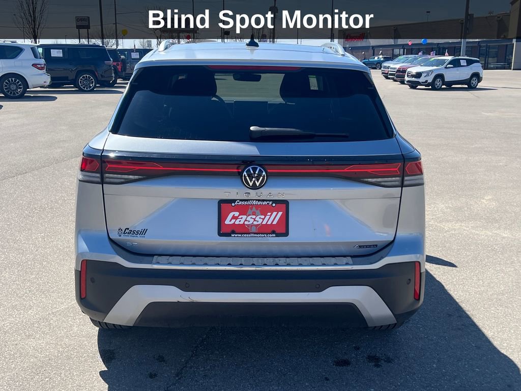 Used 2025 Volkswagen Tiguan SE w/ Panoramic Sunroof Package image 5