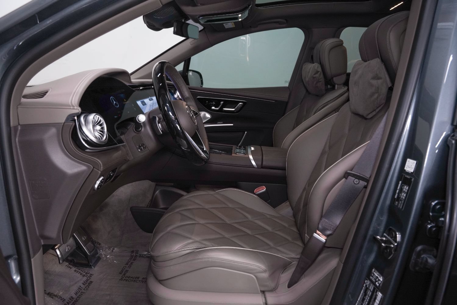 Used 2025 Mercedes-Benz Maybach EQS 680 4MATIC image 47