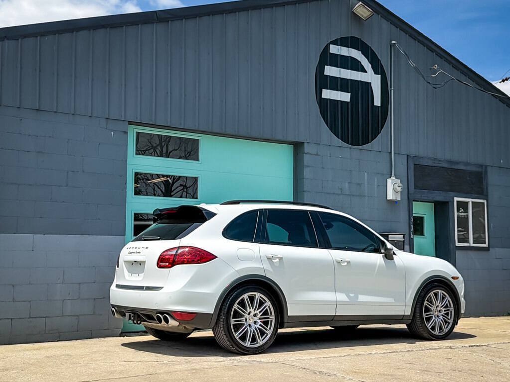 Used 2013 Porsche Cayenne Turbo w/ Premium Pkg Plus AWD/4WD image 9