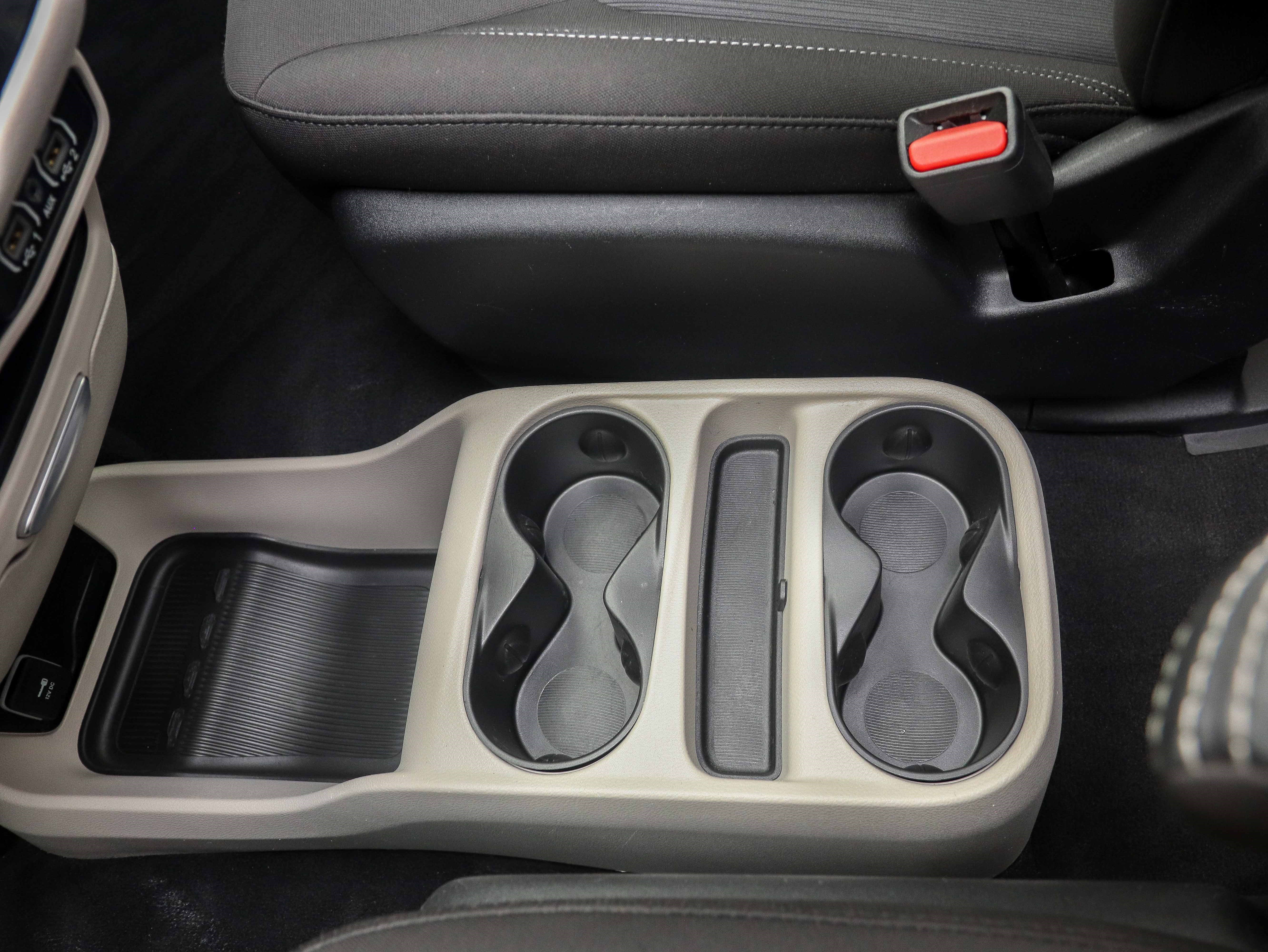 Used 2023 Chrysler Voyager LX image 23