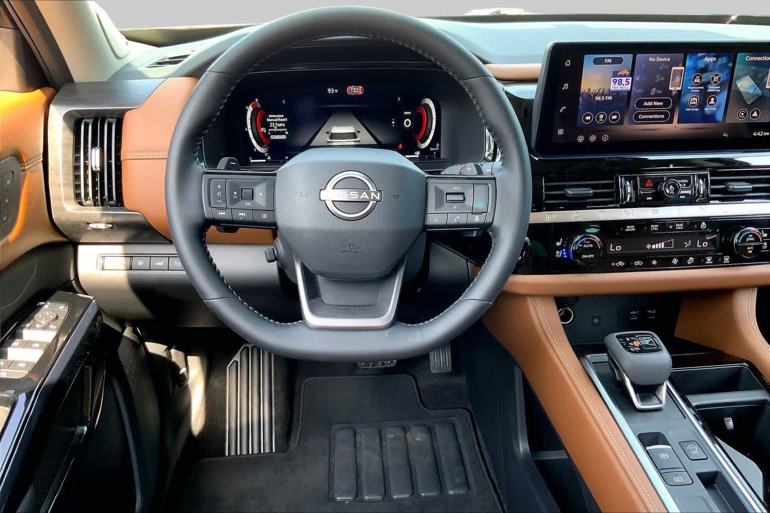Used 2026 Nissan Pathfinder Platinum FWD image 5