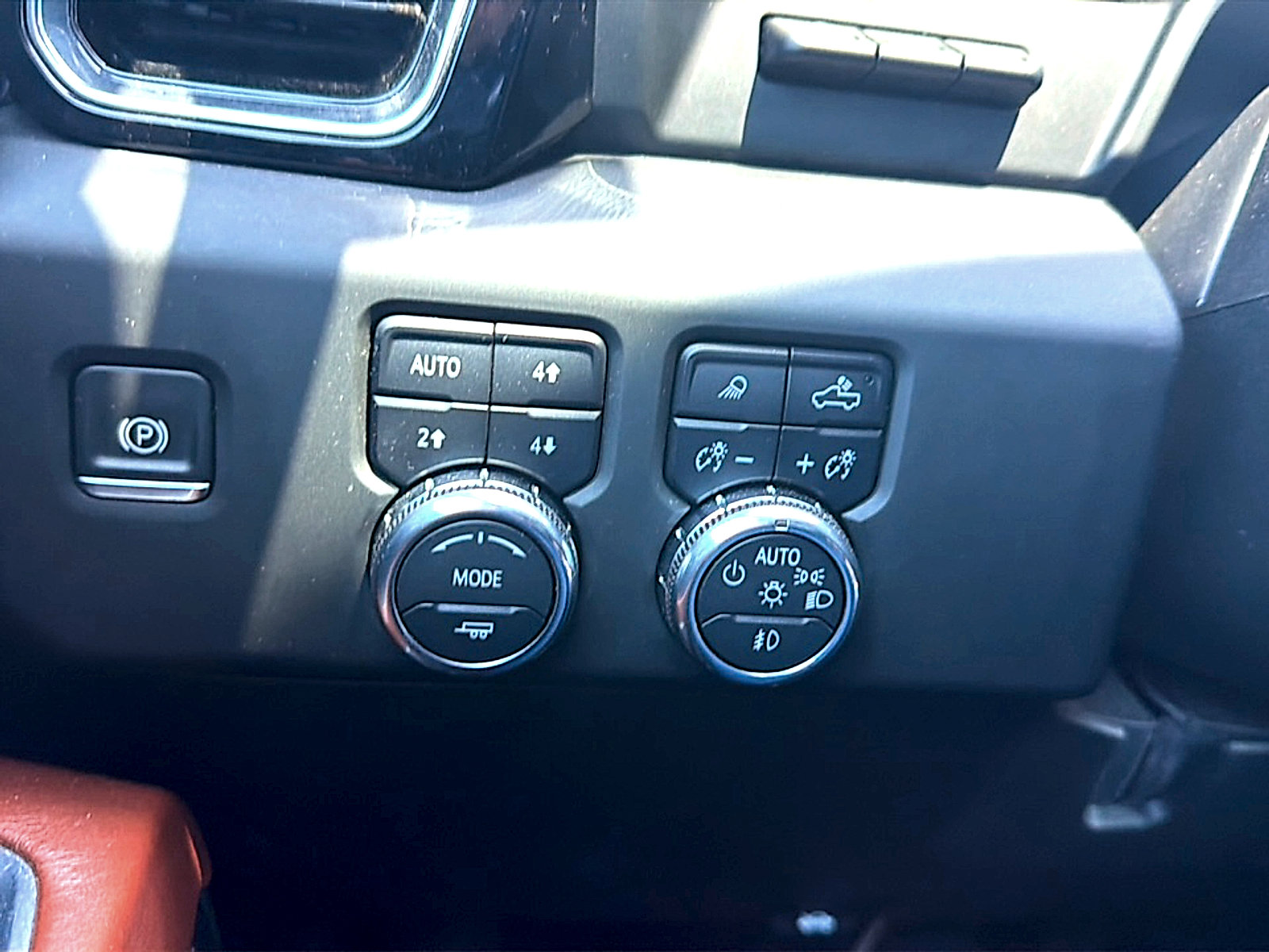 Used 2024 GMC Sierra 3500 Denali Ultimate AWD/4WD image 11