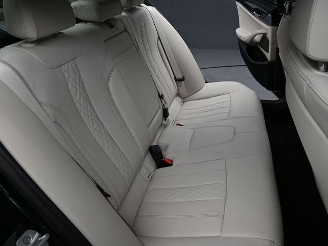 Used 2023 BMW M550i xDrive w/ Dynamic Handling Package AWD/4WD image 20