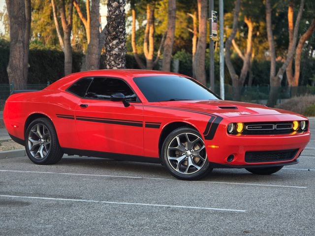 Used 2016 Dodge Challenger SXT w/ Driver Convenience Group RWD image 5