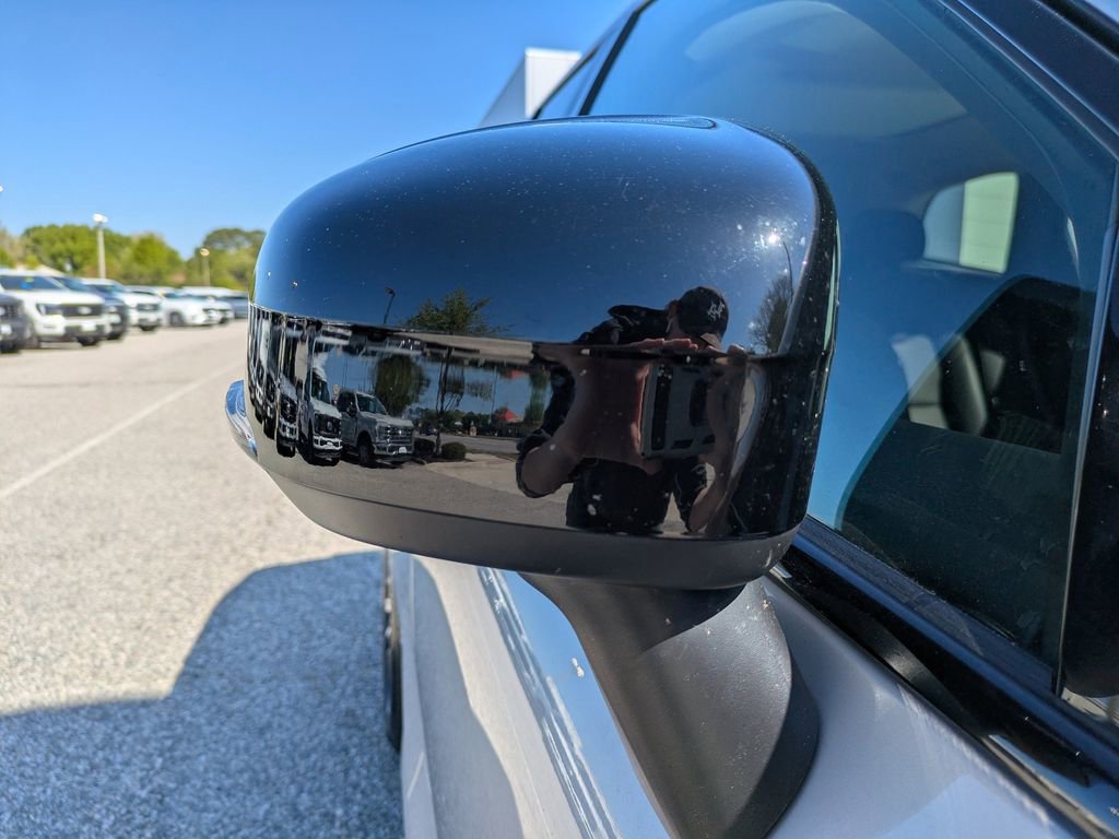 Certified 2025 Volvo XC60 B5 Plus AWD/4WD image 12