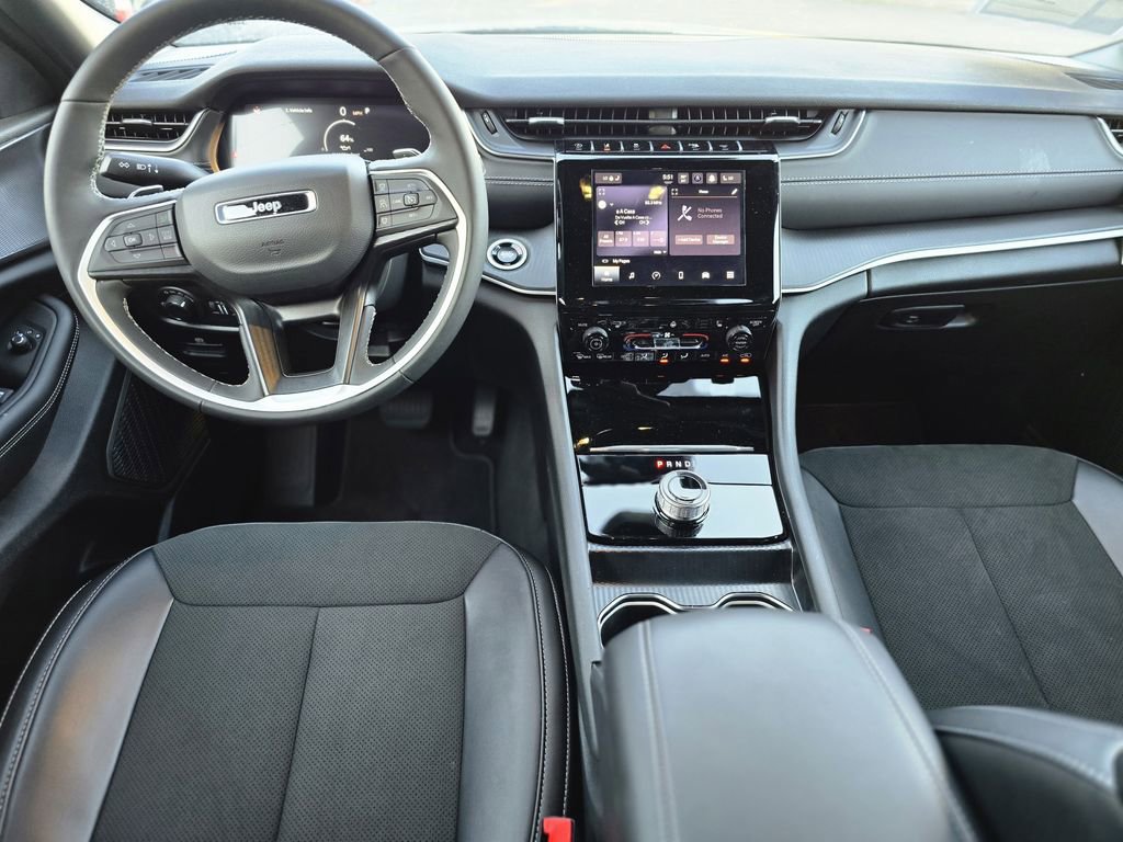 Used 2025 Jeep Grand Cherokee L Altitude image 16