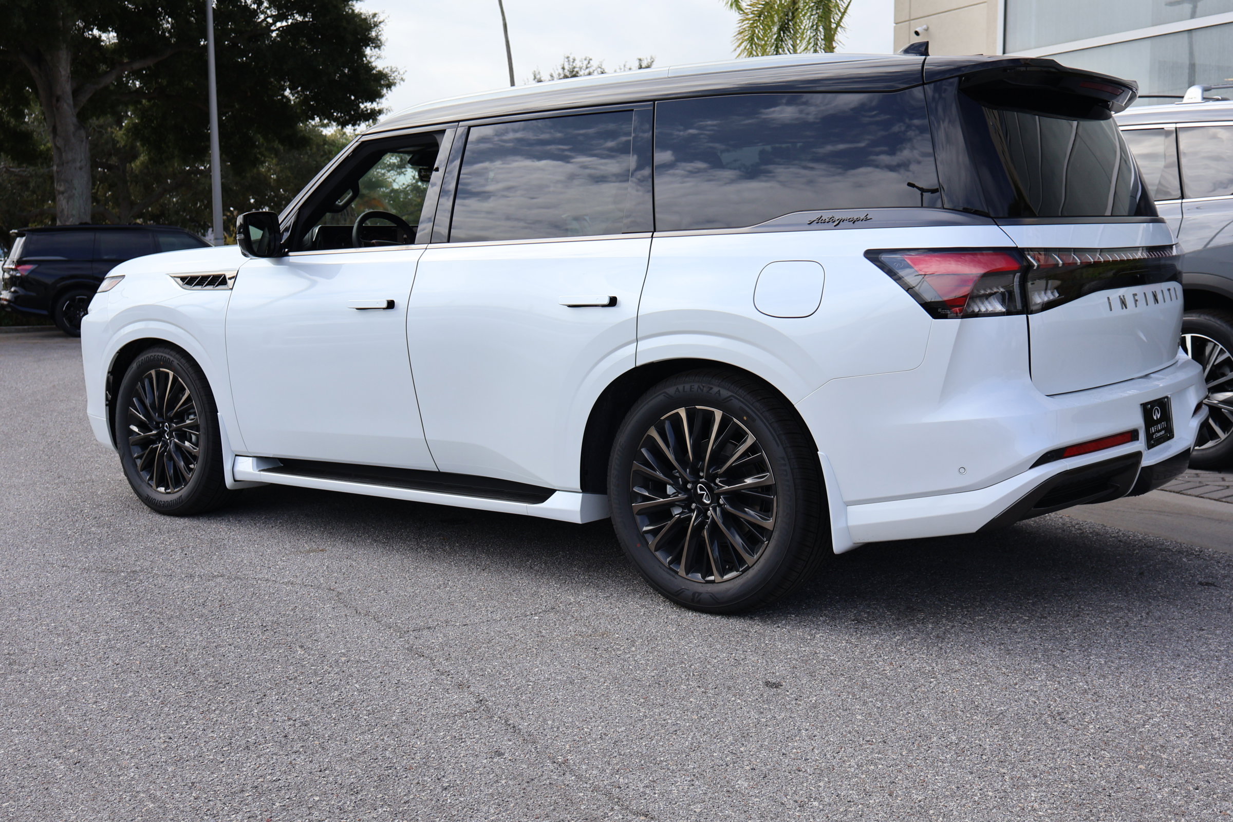 New 2026 INFINITI QX80 Autograph image 3