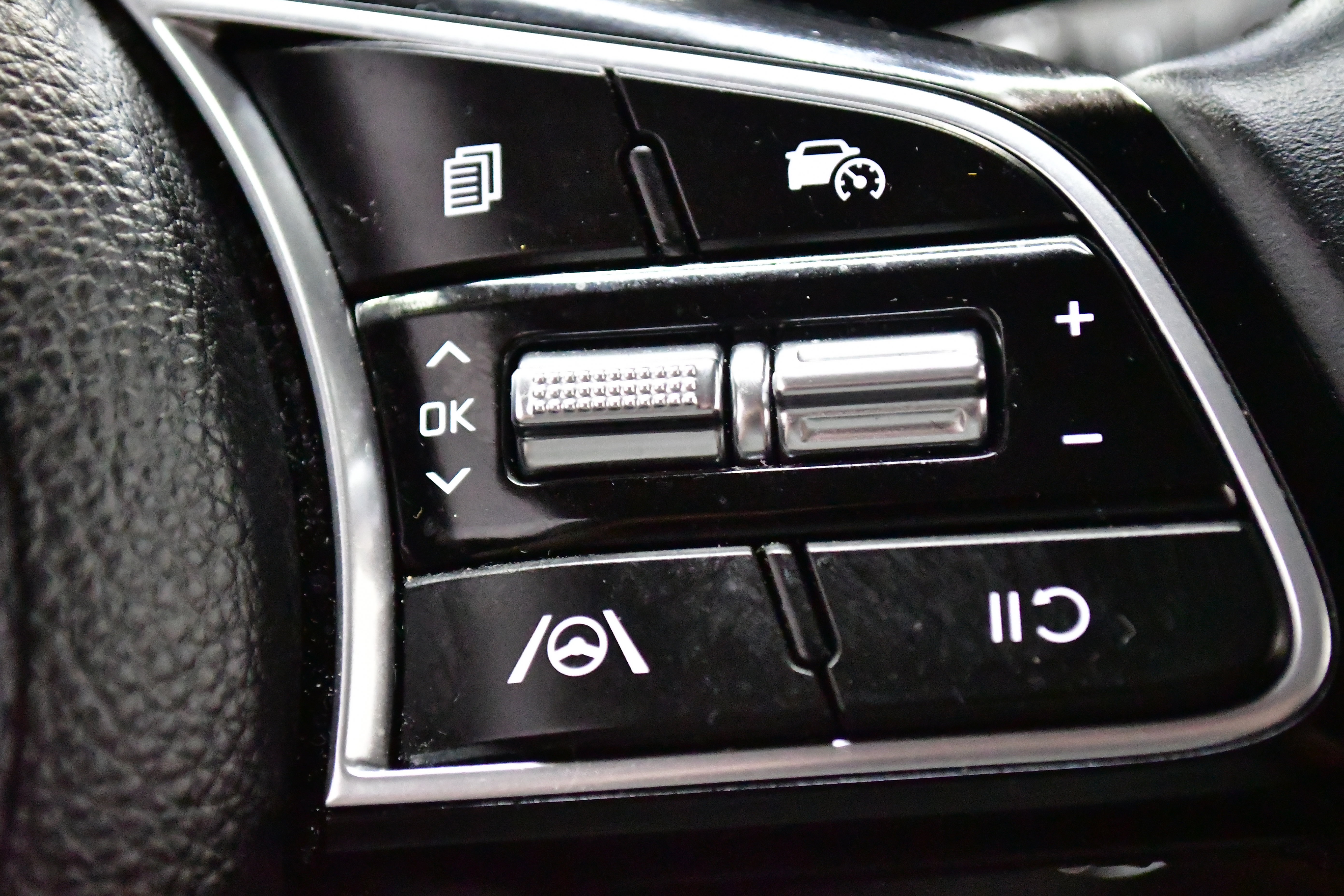 Used 2025 Kia Seltos S image 22