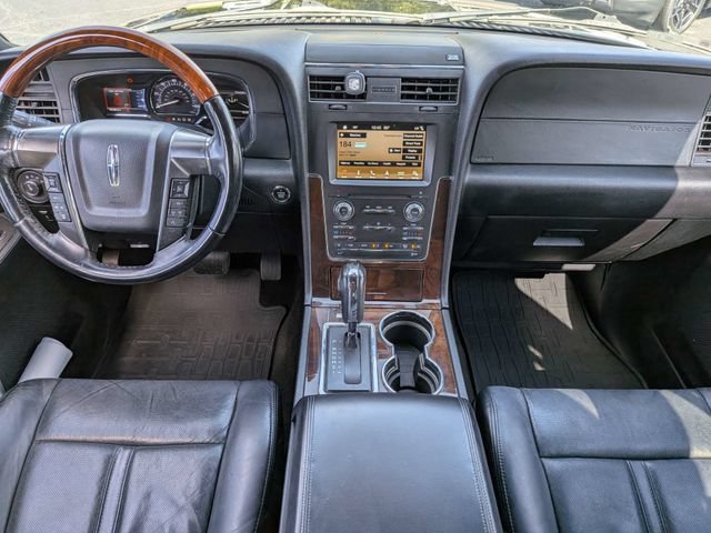 Used 2016 Lincoln Navigator Select RWD image 15
