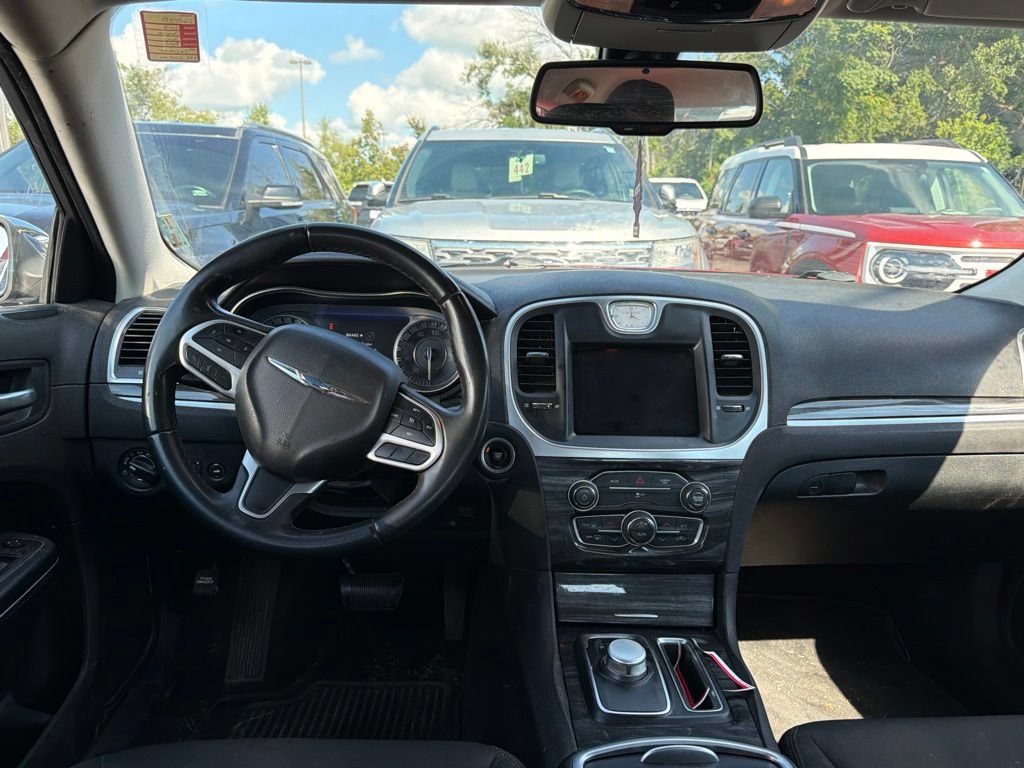 Used 2018 Chrysler 300 Touring w/ Chrome Appearance Package RWD image 7