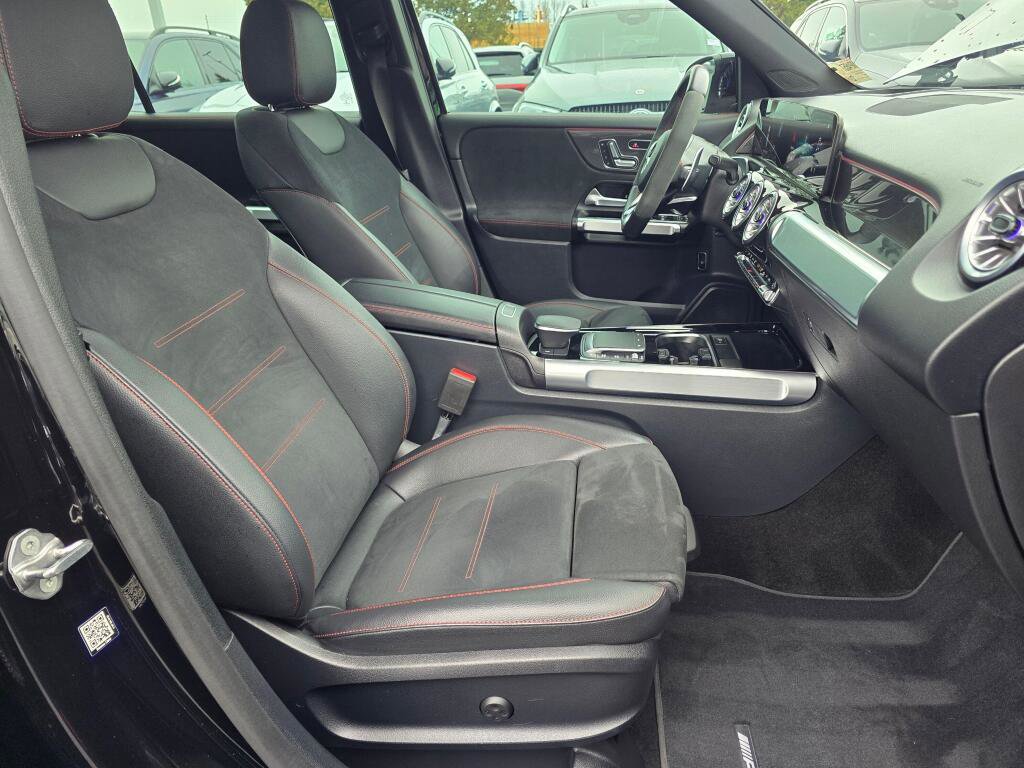 Used 2022 Mercedes-Benz GLB 35 AMG 4MATIC image 29