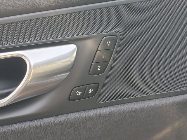 Certified 2025 Volvo XC60 B5 Plus image 11