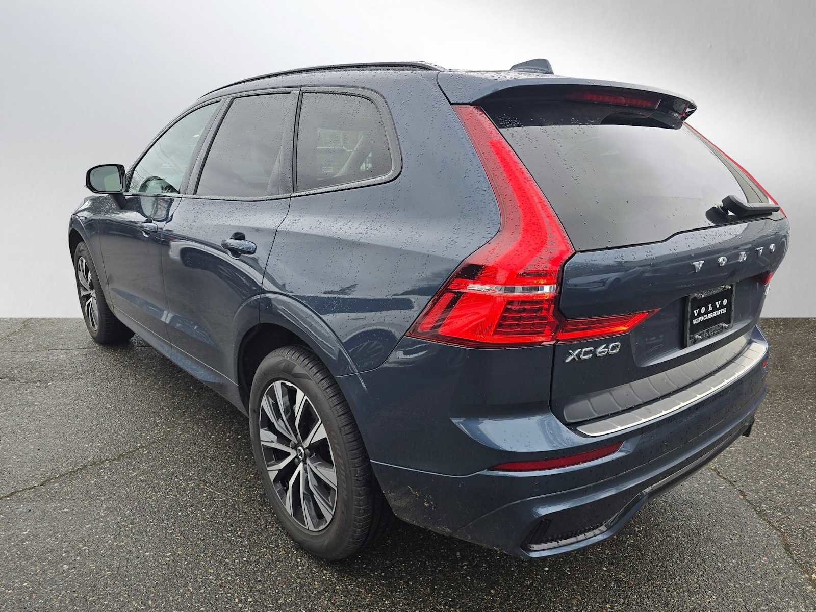 Certified 2025 Volvo XC60 B5 Core w/ Protection Package Premier image 5