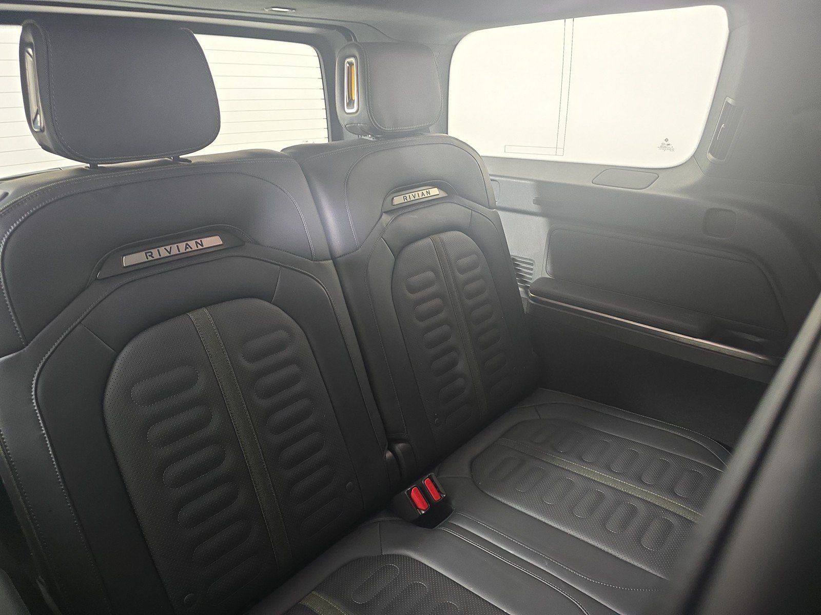 Used 2025 Rivian R1S Adventure AWD/4WD image 25