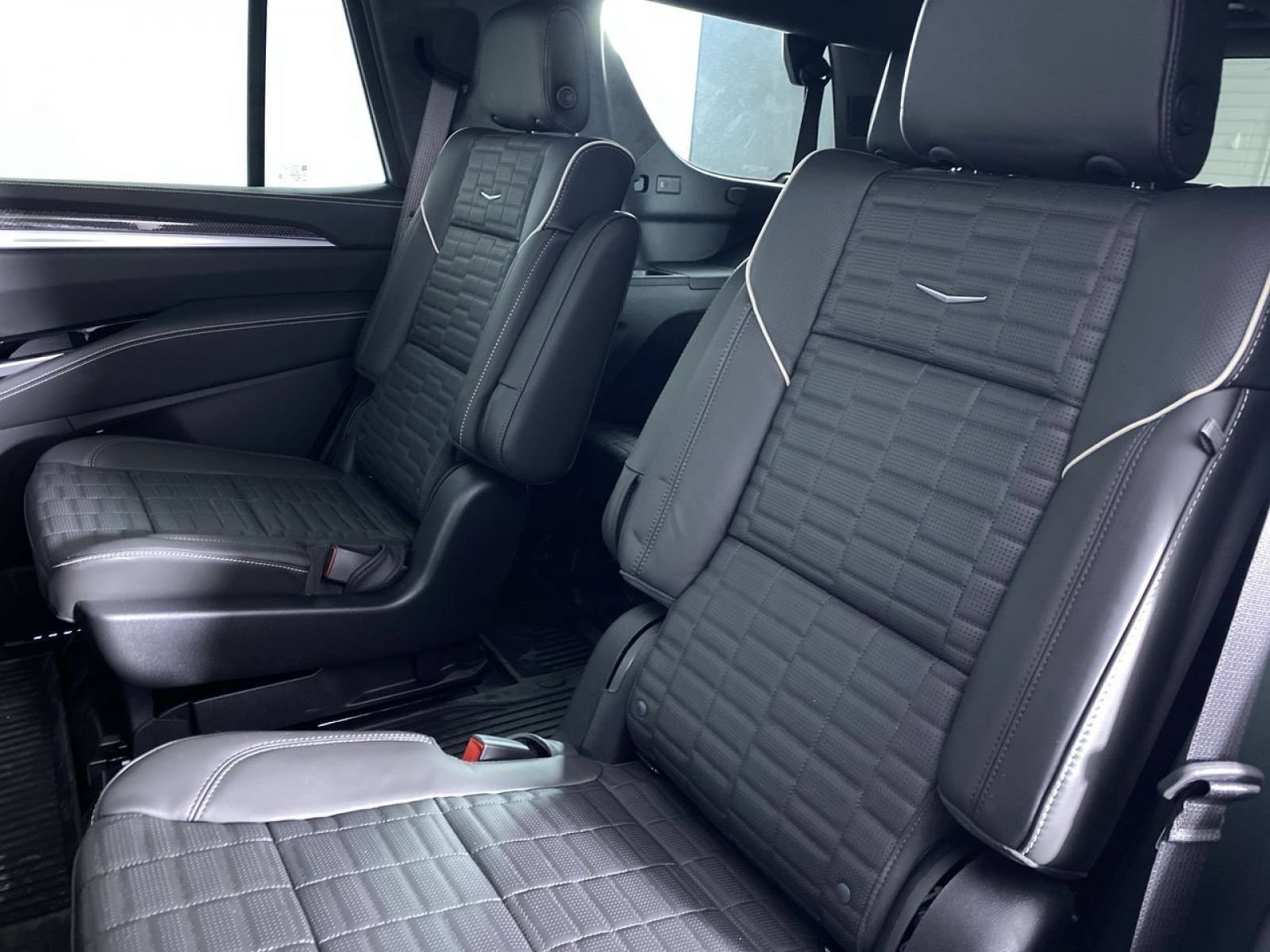 New 2026 Cadillac Escalade V w/ LPO, ONYX Package AWD/4WD image 14