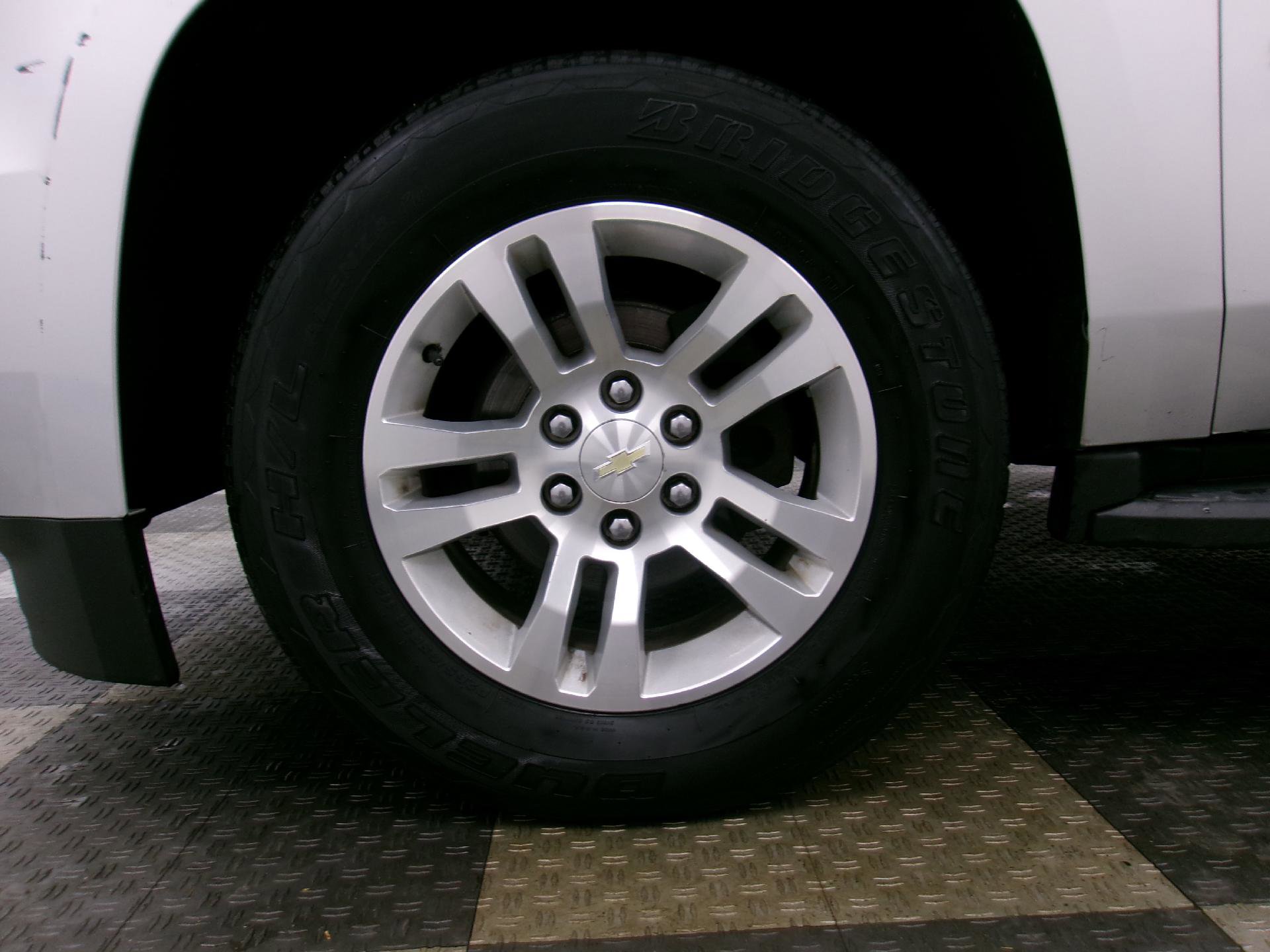 Used 2018 Chevrolet Suburban LT image 18