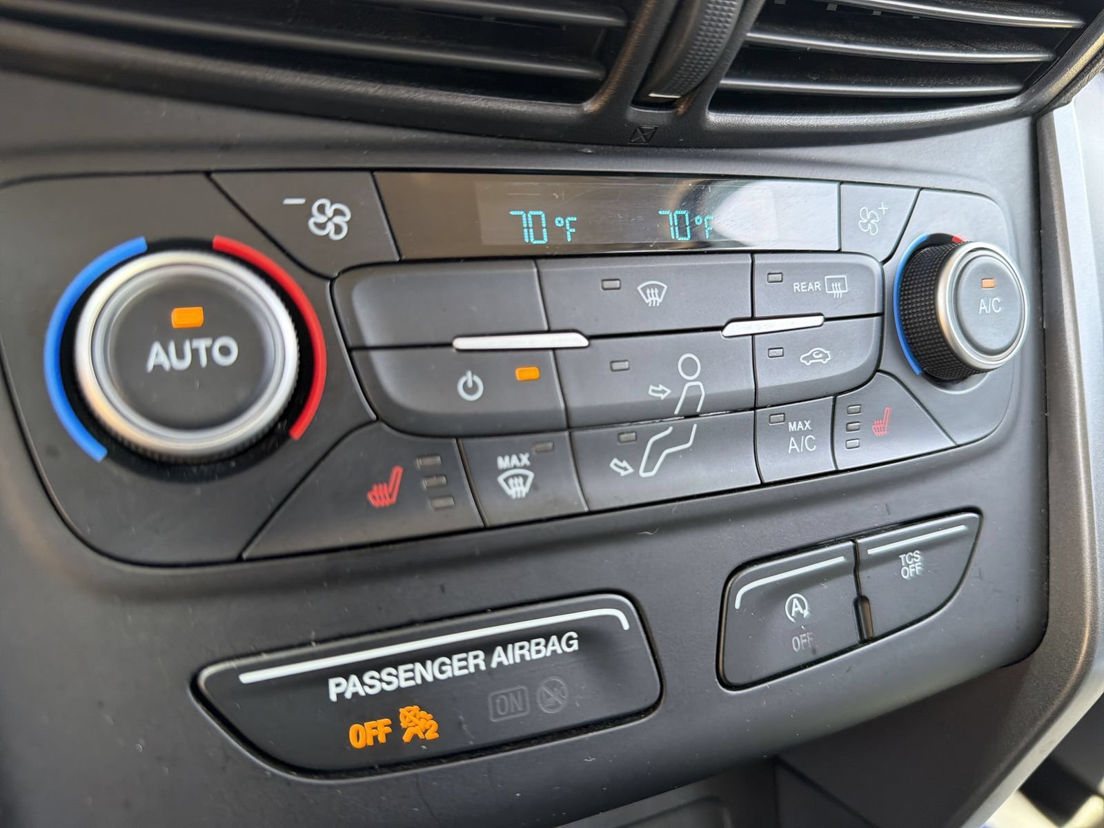 Used 2018 Ford Escape SE w/ Ford Safe & Smart Package FWD image 28