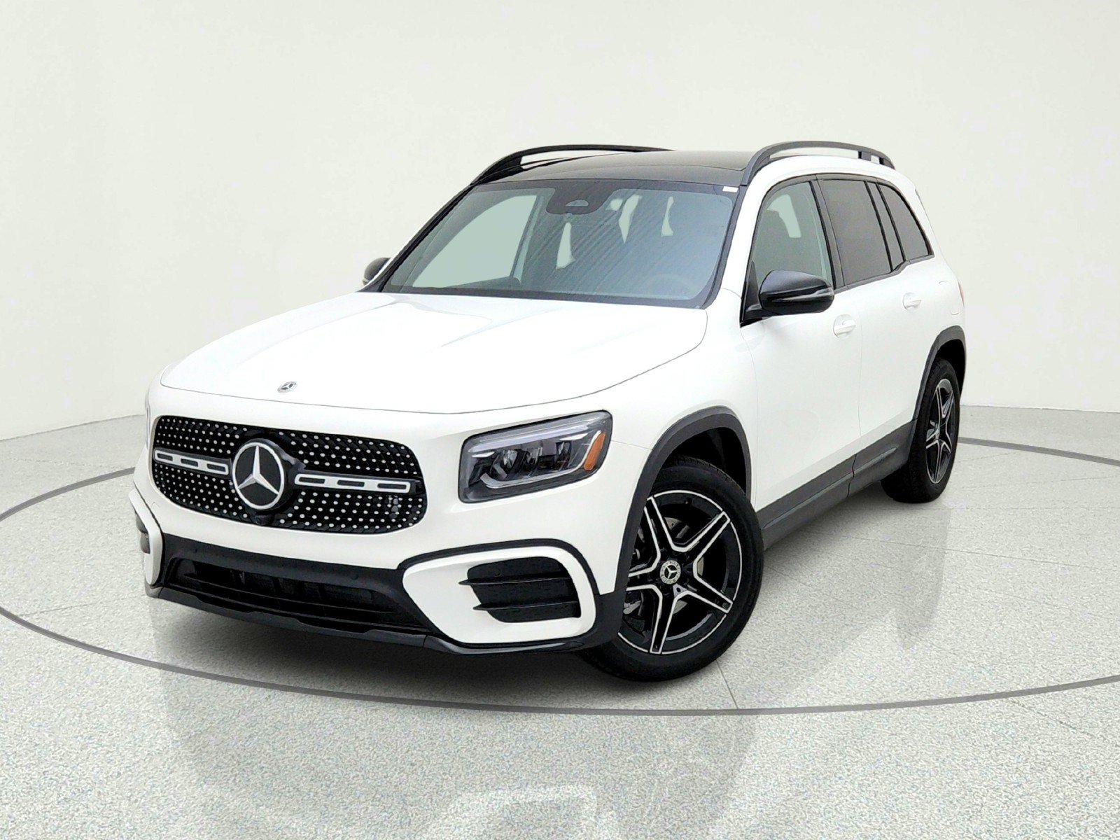 New 2026 Mercedes-Benz GLB 250 image 2