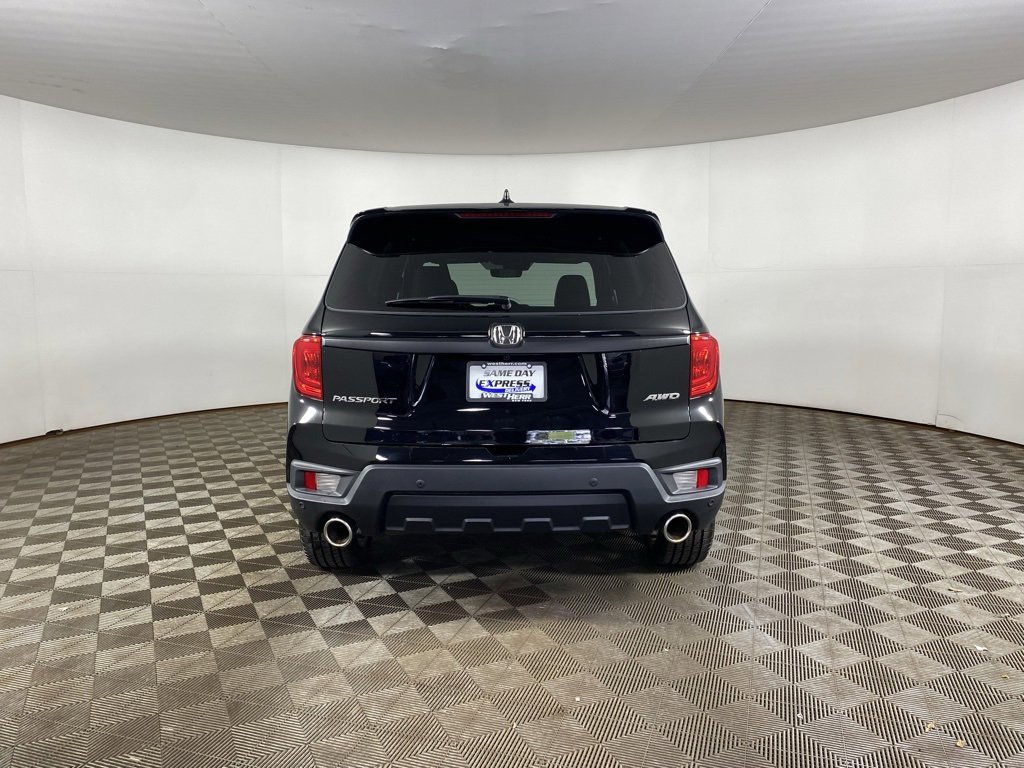 Used 2023 Honda Passport EX-L image 2